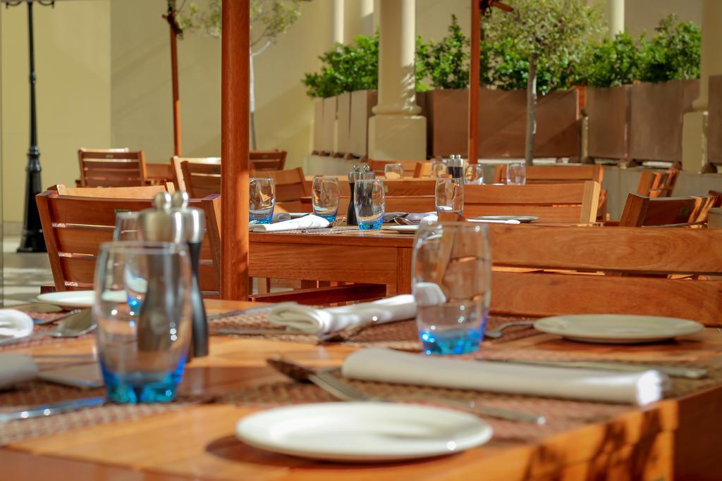 Hotel Le Vendome Ciudad del Cabo Exterior foto Restaurant interior