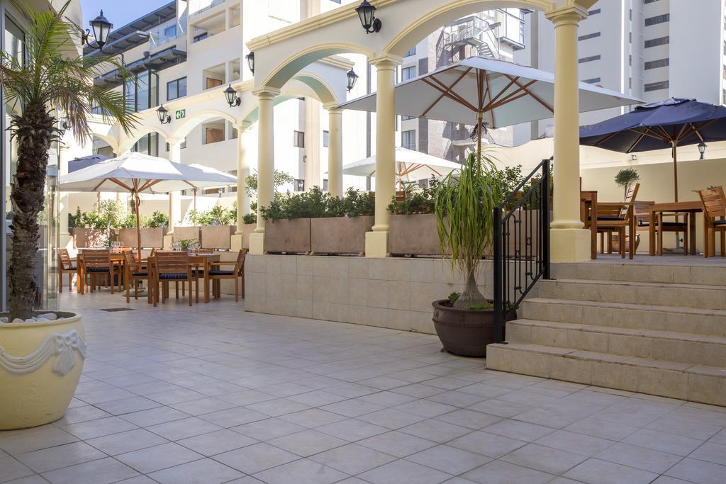 Hotel Le Vendome Ciudad del Cabo Exterior foto The hotel's courtyard