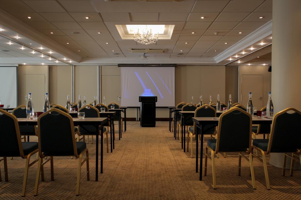 Hotel Le Vendome Ciudad del Cabo Exterior foto A meeting room at the hotel