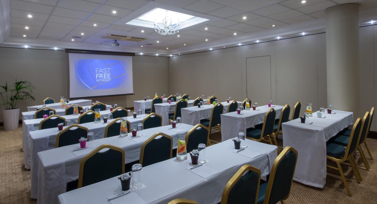Hotel Le Vendome Ciudad del Cabo Exterior foto The conference room at the hotel