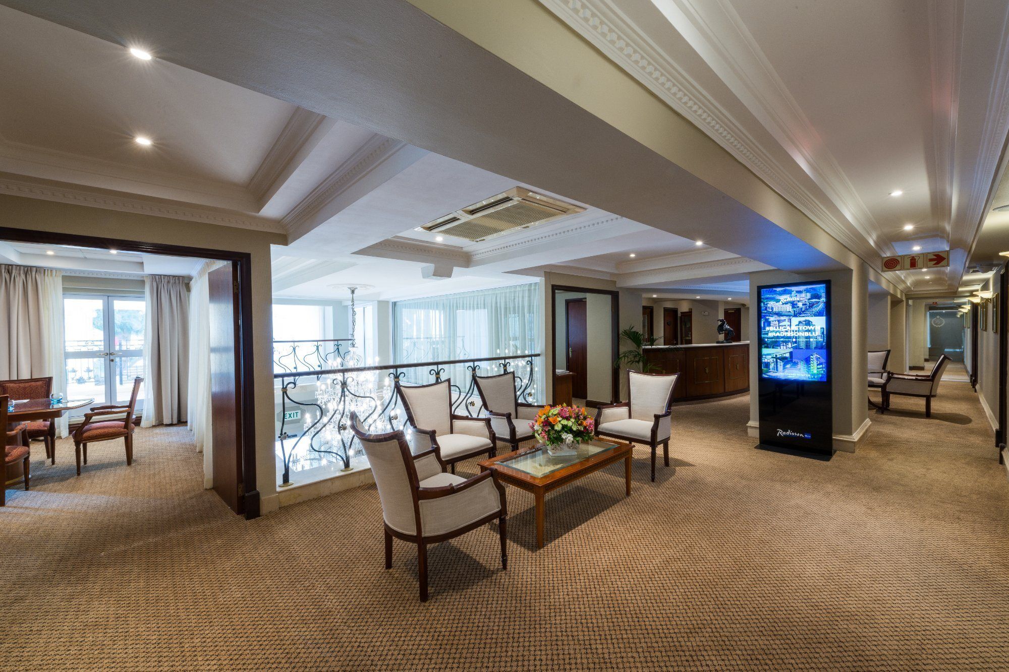 Hotel Le Vendome Ciudad del Cabo Exterior foto Club Lounge at the airport